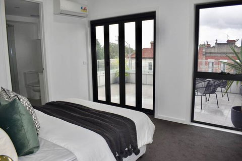 Brand New 2 Bed Apartment With Stunning City Views - Surfers Gold Coast 6