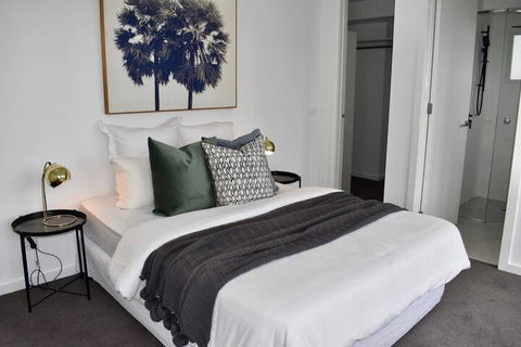 Brand New 2 Bed Apartment With Stunning City Views - Surfers Gold Coast 3