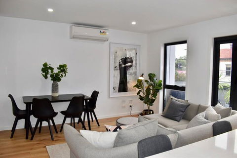 Brand New 2 Bed Apartment With Stunning City Views - Surfers Gold Coast 5