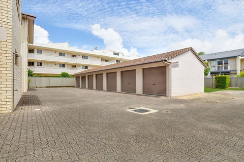 Coral Breeze Bradman Avenue Maroochydore - Surfers Gold Coast 3