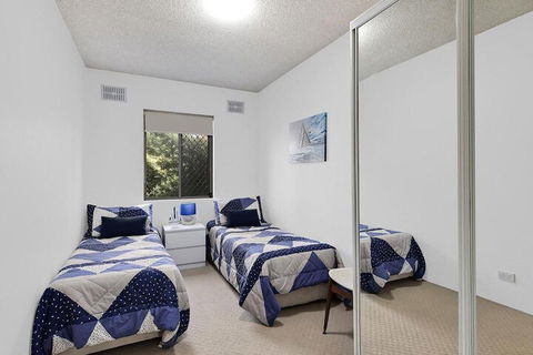 Dolphin Court 5 - Surfers Gold Coast 1