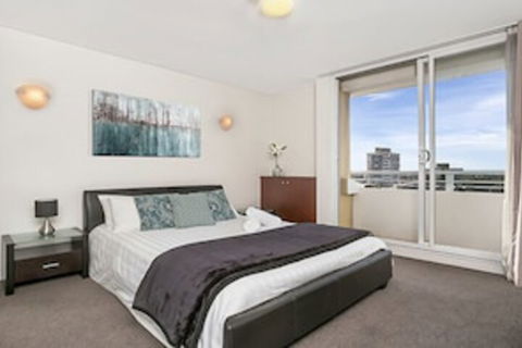The Apartment Service MPOLE - Surfers Gold Coast 0
