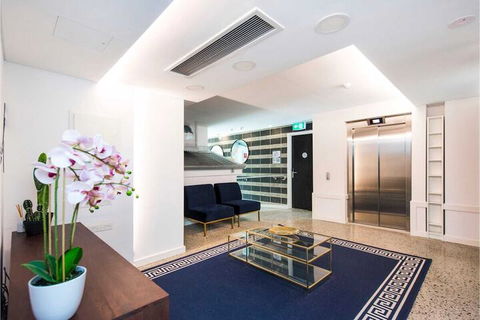 Cosy Mural Studio With Roof Terrace - Surfers Gold Coast 7