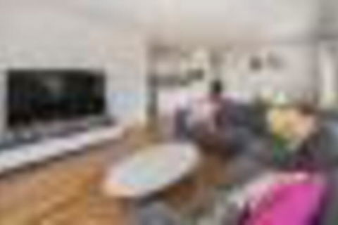 Barefoot Bungalow - Surfers Gold Coast 2