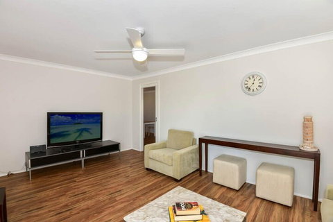 The Noraville House Large Family Home - Surfers Gold Coast 4