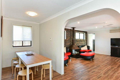 The Noraville House Large Family Home - Surfers Gold Coast 2