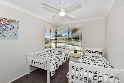 The Noraville House Large Family Home - Surfers Gold Coast 5