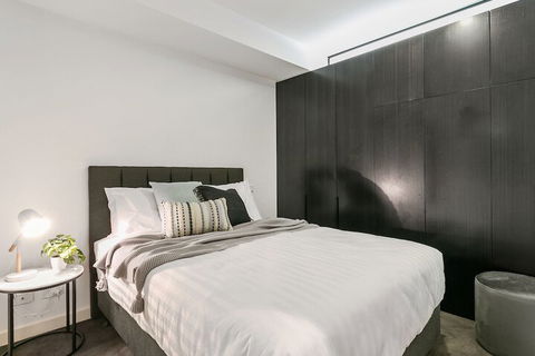 GRATTAN A Premier Location & Modern Space - Surfers Gold Coast 2