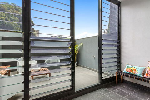 GRATTAN A Premier Location & Modern Space - Surfers Gold Coast 6