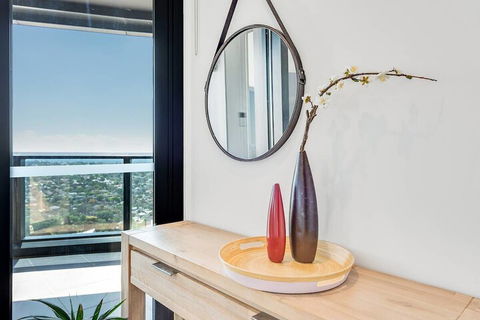 Designer Home With View 2 BED In Box Hill Vbh850 - Surfers Gold Coast 2