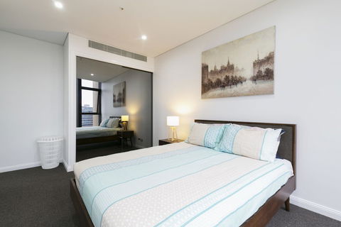 High-End Riverside Home - Surfers Gold Coast 4