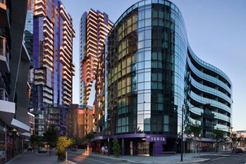 Melbourne Port Wharf Suite - Surfers Gold Coast 0
