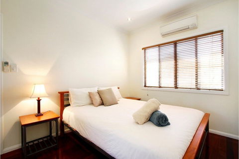 Hideaway Retreat Beach House With Pool - Surfers Gold Coast 1