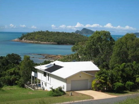 Hideaway Retreat Beach House With Pool - Surfers Gold Coast 0