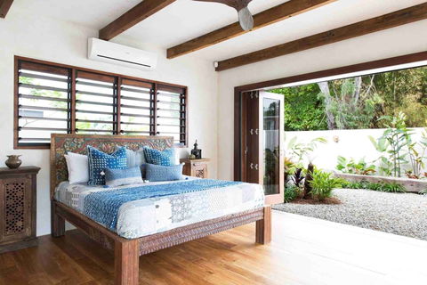 Spice At Oak Absolute Oceanfront House - Surfers Gold Coast 6