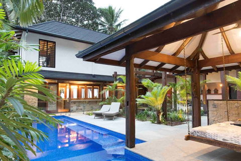 Spice At Oak Absolute Oceanfront House - Surfers Gold Coast 3