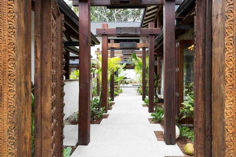 Spice At Oak Absolute Oceanfront House - Surfers Gold Coast 1