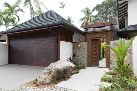 Spice At Oak Absolute Oceanfront House - Surfers Gold Coast 2