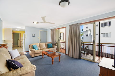 Vaai Moana - 5/10 Oriole Avenue - Surfers Gold Coast 5