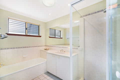 Vaai Moana - 5/10 Oriole Avenue - Surfers Gold Coast 4