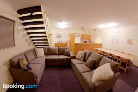 Snow Ski Apartments 38 - Surfers Gold Coast 1