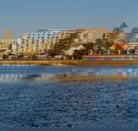 Oaks The Entrance Waterfront Suites - Surfers Gold Coast