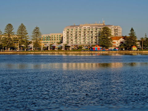 Oaks The Entrance Waterfront Suites - Surfers Gold Coast 0
