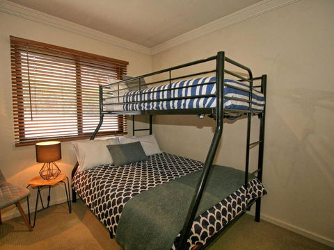 Khione 5 / 23 25 Kirwan Close - Surfers Gold Coast 1