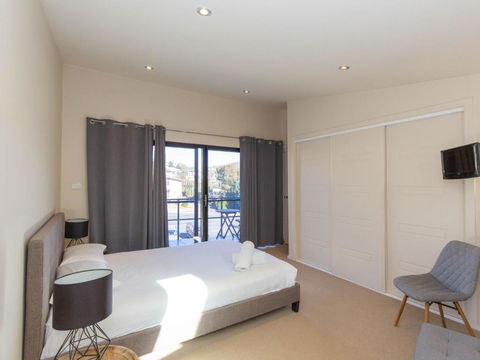 Khione 5 / 23 25 Kirwan Close - Surfers Gold Coast 3