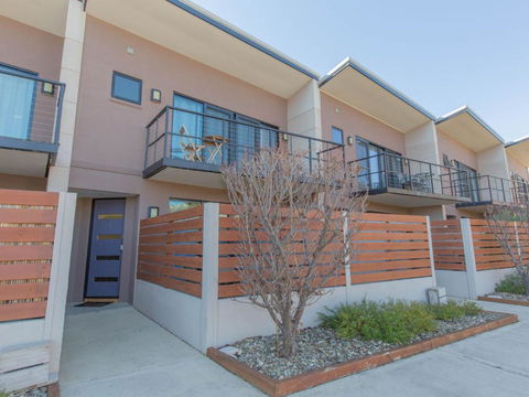 Khione 5 / 23 25 Kirwan Close - Surfers Gold Coast 5
