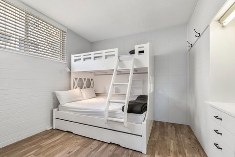 Sea-Hi Beachside Apartment - Surfers Gold Coast 1