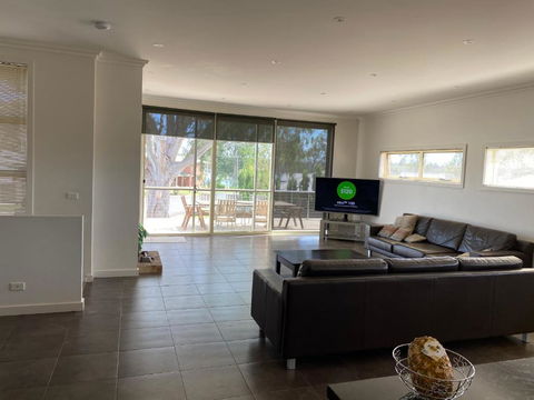 Bundalong Waterfront - Surfers Gold Coast 6