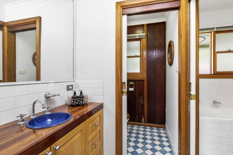 CHRISTOPHERS COTTAGE - Surfers Gold Coast 6