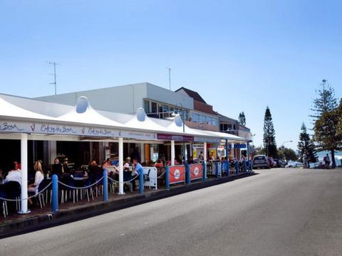 Bryce Street 30 Ultimate Beach Shack - Surfers Gold Coast 1