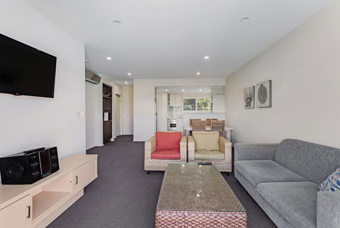 Pacific Blue Apartment 244 / 265 Sandy Point Rd - Surfers Gold Coast 5