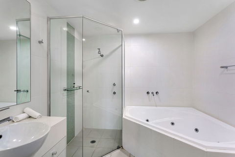 Pacific Blue Apartment 244 / 265 Sandy Point Rd - Surfers Gold Coast 2