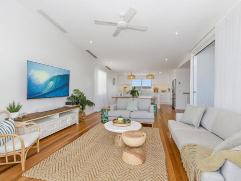 KINGY BEACH HOUSE At 162 - Surfers Gold Coast 3