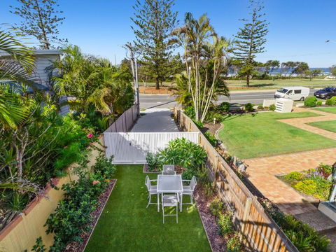 KINGY BEACH HOUSE At 162 - Surfers Gold Coast 5