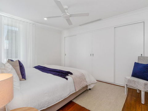 KINGY BEACH HOUSE At 162 - Surfers Gold Coast 4