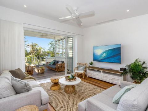 KINGY BEACH HOUSE At 162 - Surfers Gold Coast 6
