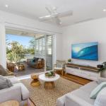 KINGY BEACH HOUSE At 162 - Surfers Gold Coast 0