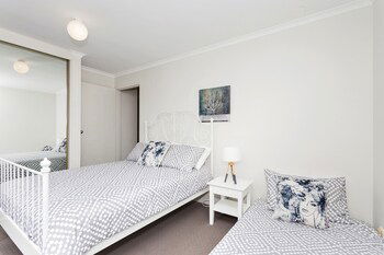 Sundowner Apartment 5 - Surfers Gold Coast 4