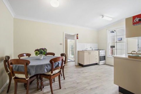 THE TEACHERS COTTAGE - Surfers Gold Coast 1