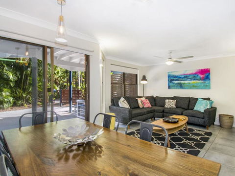 Calinda Sol 11 - Surfers Gold Coast 4