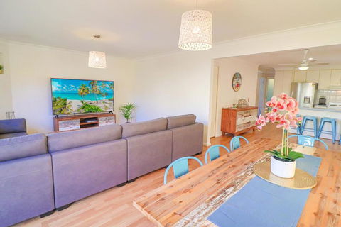 Lakelandia - Surfers Gold Coast 1