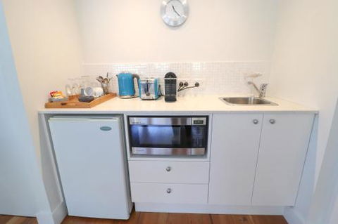 Palms Studio Apartment At Raffetys Resort - Surfers Gold Coast 2