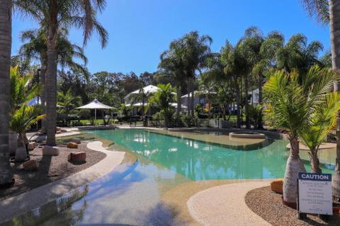 Palms Studio Apartment At Raffetys Resort - Surfers Gold Coast 4