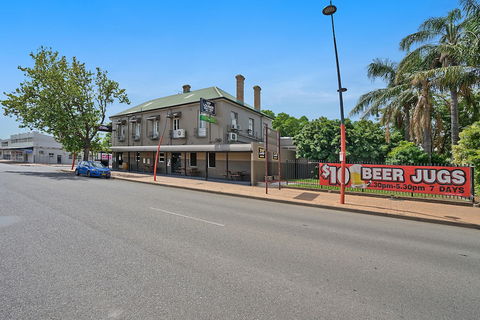 Imperial Hotel Singleton - Surfers Gold Coast 2