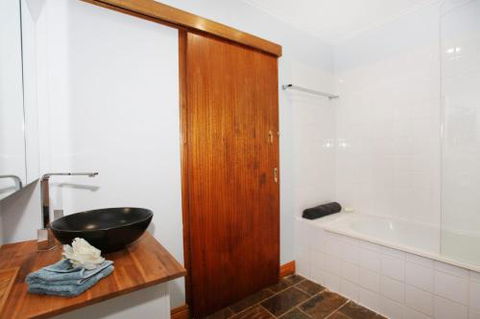 BEACH SHOPS & FABULOUS VACATION HOME! - Surfers Gold Coast 0
