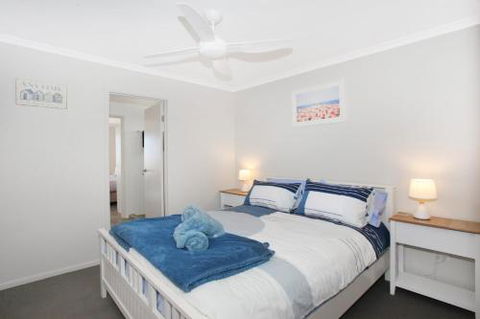 BEACH SHOPS & FABULOUS VACATION HOME! - Surfers Gold Coast 4